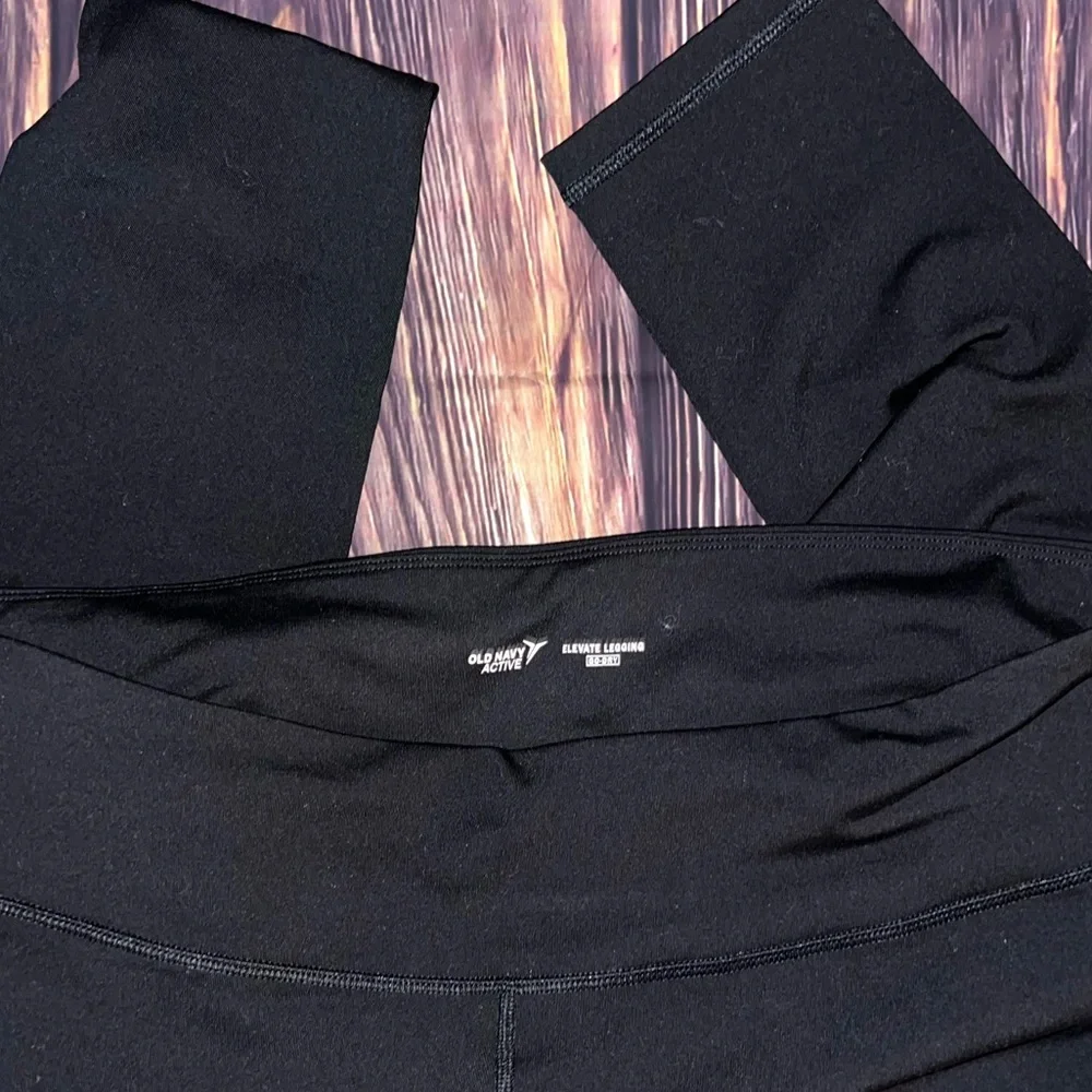 🖤NWT Old Navy Black Active Leggings 2X🖤 - Picture 2 of 4